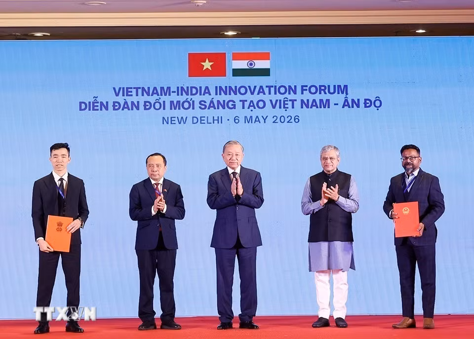 Tổng Bí thư, Chủ tịch nước Tô Lâm chứng kiến trao các văn kiện, thỏa thuận hợp tác giữa 2 nước. (Ảnh: Thống Nhất/TTXVN)