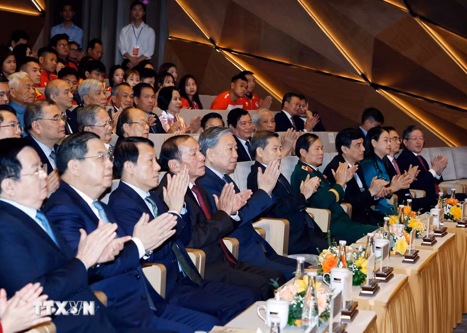 Tổng Bí thư Tô Lâm và các đại biểu dự Lễ kỷ niệm 80 năm Ngày truyền thống Ngành Thể dục Thể thao. (Ảnh: Thống Nhất/TTXVN)