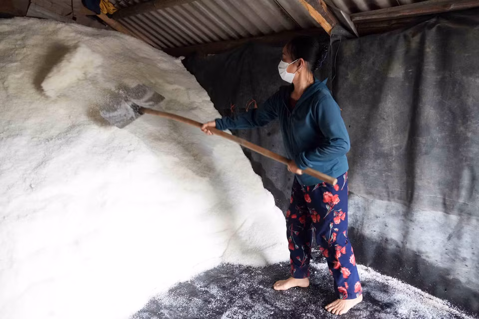 Kho muối của người dân ở thôn Châu Hạ. (Ảnh: Hữu Quyết/TTXVN) ​