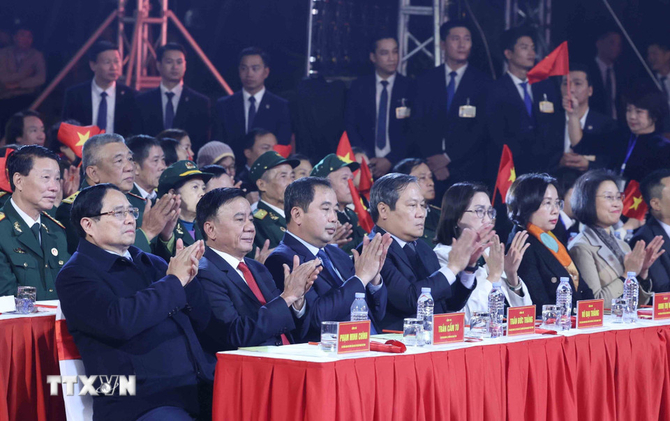 Lãnh đạo Đảng, Nhà nước dự Cầu truyền hình “Hai tay xây dựng một sơn hà” tại điểm cầu Hà Nội. (Ảnh: Phương Hoa/TTXVN)