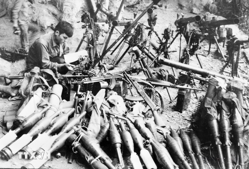 Vũ khí của địch bị bộ đội Việt Nam thu được tại huyện Hòa An, tỉnh Cao Bằng, tháng 2/1979. (Ảnh: Quang Khanh/TTXVN)