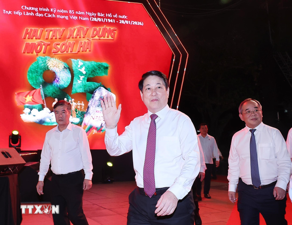 Chủ tịch nước Lương Cường dự cầu truyền hình “Hai tay xây dựng một sơn hà” tại điểm cầu Bến Nhà Rồng, Thành phố Hồ Chí Minh. (Ảnh: Lâm Khánh/TTXVN)