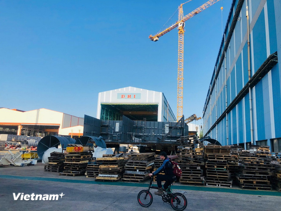Nhà máy DHI – một trong những đơn vị hàng đầu trong lĩnh vực đóng tàu và chế tạo thiết bị công nghiệp nặng của Hàn Quốc. (Ảnh PV/Vietnam+)