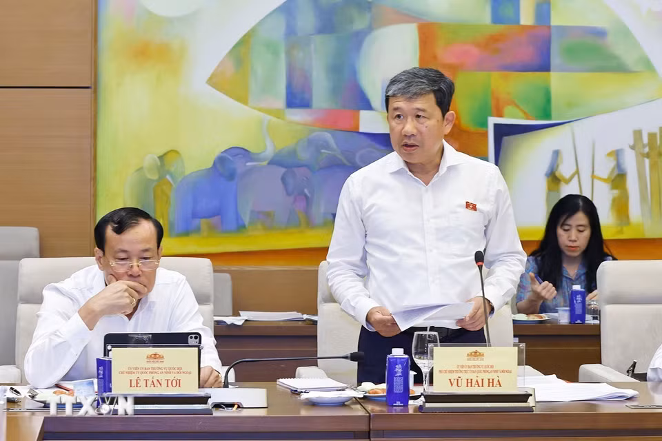Phó Chủ nhiệm Thường trực Ủy ban Quốc phòng, An ninh và Đối ngoại của Quốc hội Vũ Hải Hà phát biểu. (Ảnh: Doãn Tấn/TTXVN)