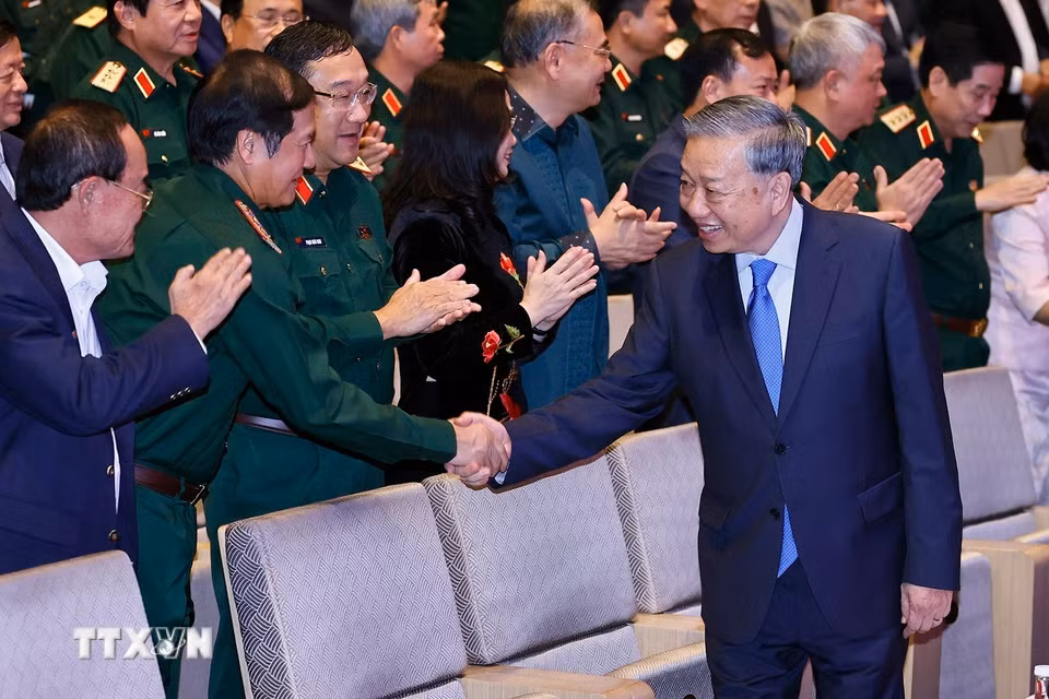 Tổng Bí thư Tô Lâm với đại biểu. (Ảnh: Doãn Tấn/TTXVN)