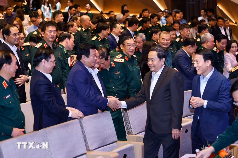 Chủ tịch Quốc hội Trần Thanh Mẫn với đại biểu. (Ảnh: Doãn Tấn/TTXVN)
