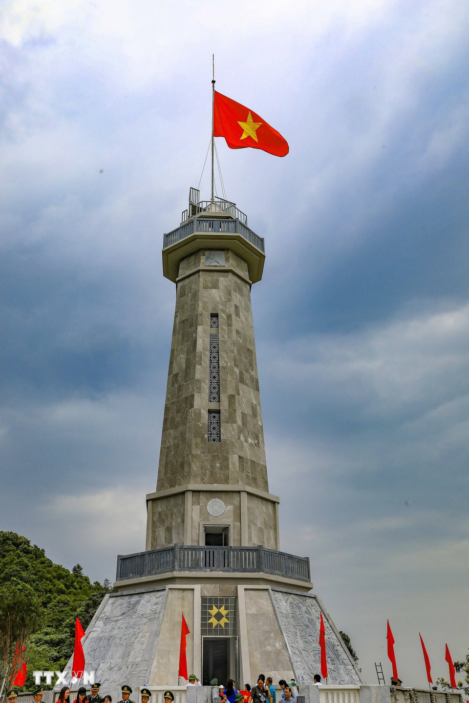 Cột cờ có tổng chiều cao 45,19m. (Ảnh: Xuân Tư/TTXVN)