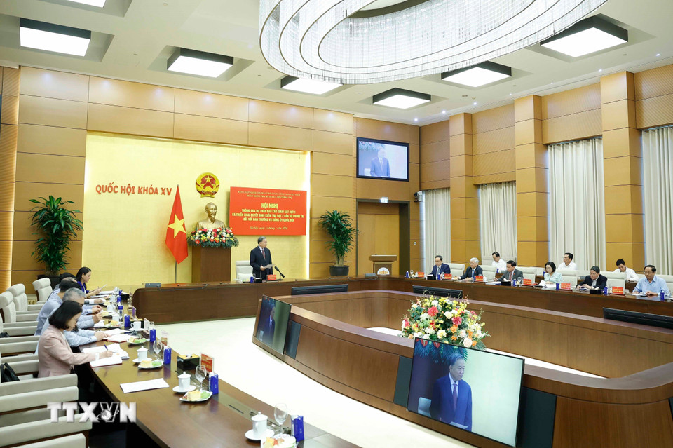 Hội nghị thông qua dự thảo Báo cáo kiểm tra, giám sát đợt 1 và triển khai quyết định kiểm tra, giám sát đợt 2 của Bộ Chính trị, Ban Bí thư đối với Ban Thường vụ Đảng ủy Quốc hội. (Ảnh: Thống Nhất/TTXVN)