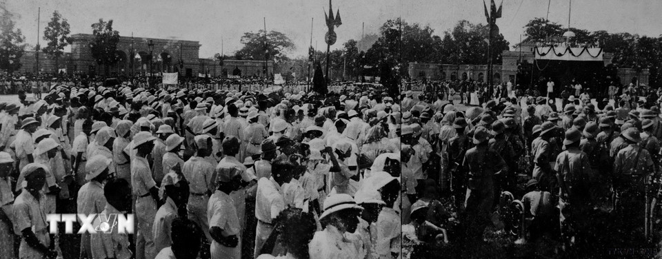 Ngày 2/9/1945, tại Quảng trường Ba Đình lịch sử, Chủ tịch Hồ Chí Minh thay mặt Chính phủ lâm thời đọc Tuyên ngôn Độc lập, tuyên bố thành lập nước Việt Nam Dân chủ cộng hòa. (Ảnh: TTXVN)