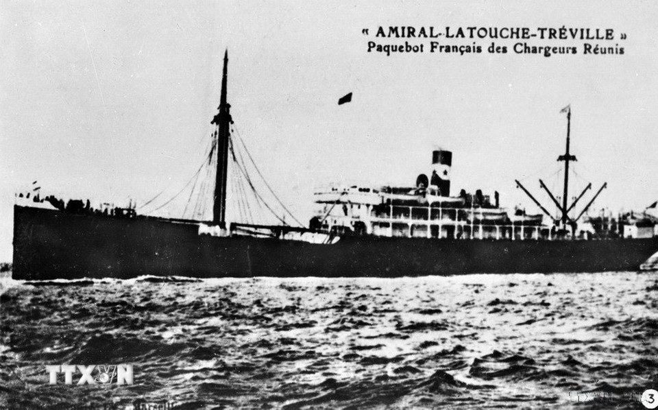 Ngày 5/6/1911, tại Bến Nhà Rồng (Thành phố Hồ Chí Minh), người thanh niên Nguyễn Tất Thành (lúc đó lấy tên là Văn Ba) lên con tàu Đô đốc Latouche Tréville (Admiral Latouche Tréville) để bắt đầu hành trình sang Pháp, mở đầu cho con đường tìm đường cứu nước. (Ảnh: TTXVN phát)