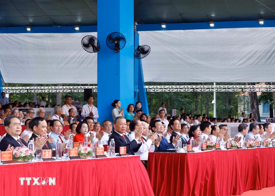 Tổng Bí thư, Chủ tịch nước Tô Lâm, các đồng chí lãnh đạo, nguyên lãnh đạo Đảng, Nhà nước dự Lễ kỷ niệm. (Ảnh: Thống Nhất/TTXVN)