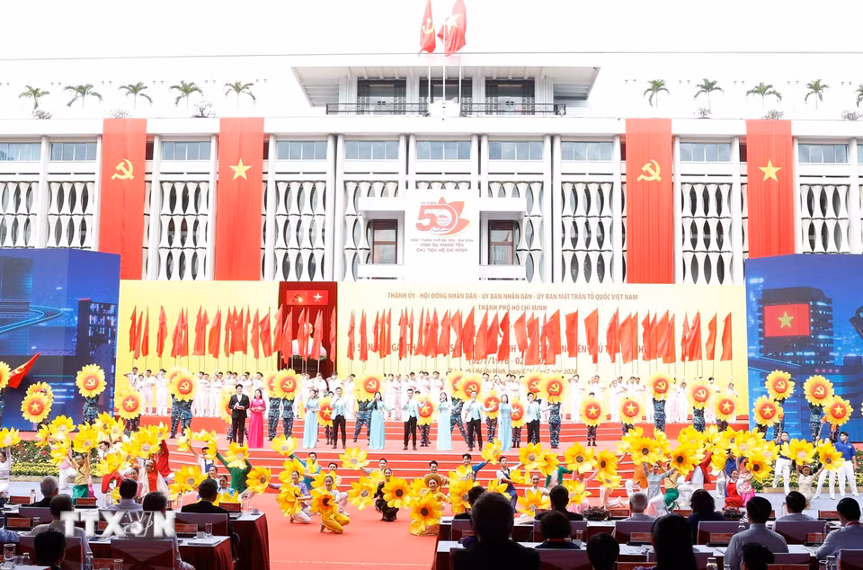 Chương trình nghệ thuật tại lễ kỷ niệm. (Ảnh: Thống Nhất/TTXVN)