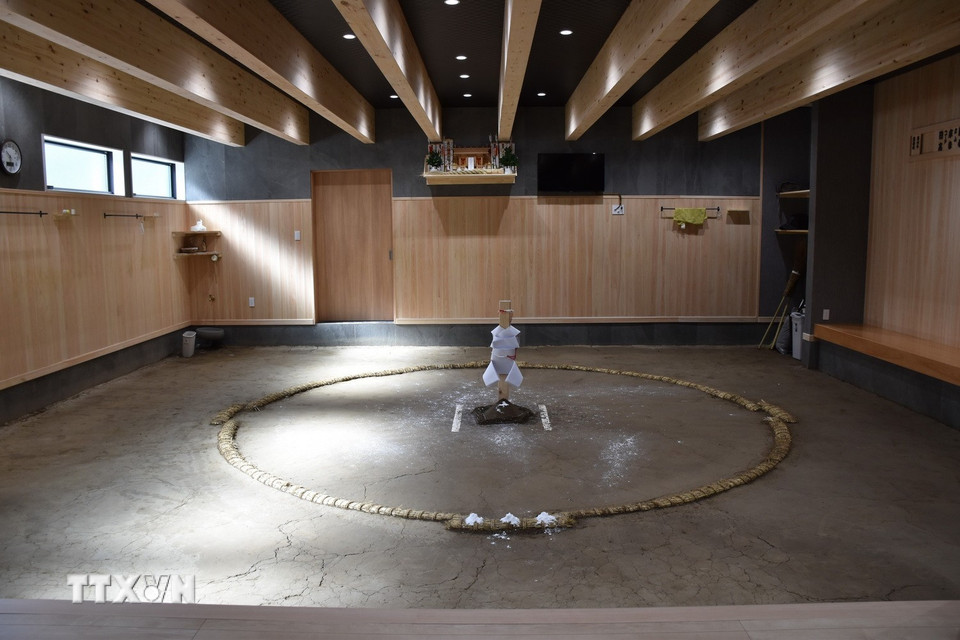 Sới vật Sumo được coi là nơi tôn nghiêm chỉ dành cho các vị thần và các võ sỹ Sumo. (Ảnh: Nguyễn Tuyến/TTXVN