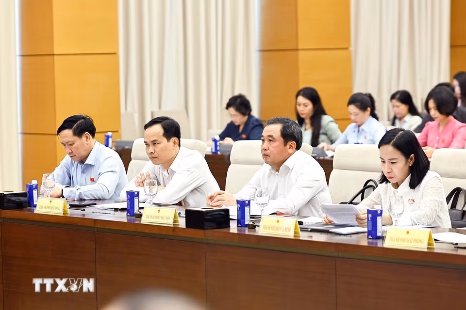 Tổ trưởng Tổ đảng Đoàn đại biểu Quốc hội các tỉnh, thành phố dự hội nghị. (Ảnh: Doãn Tấn/TTXVN)