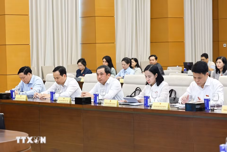 Tổ trưởng Tổ đảng Đoàn đại biểu Quốc hội các tỉnh, thành phố dự hội nghị. (Ảnh: Doãn Tấn/TTXVN)