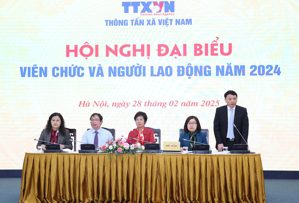 Đoàn Chủ tọa điều hành hội nghị. (Ảnh: Văn Điệp/TTXVN)