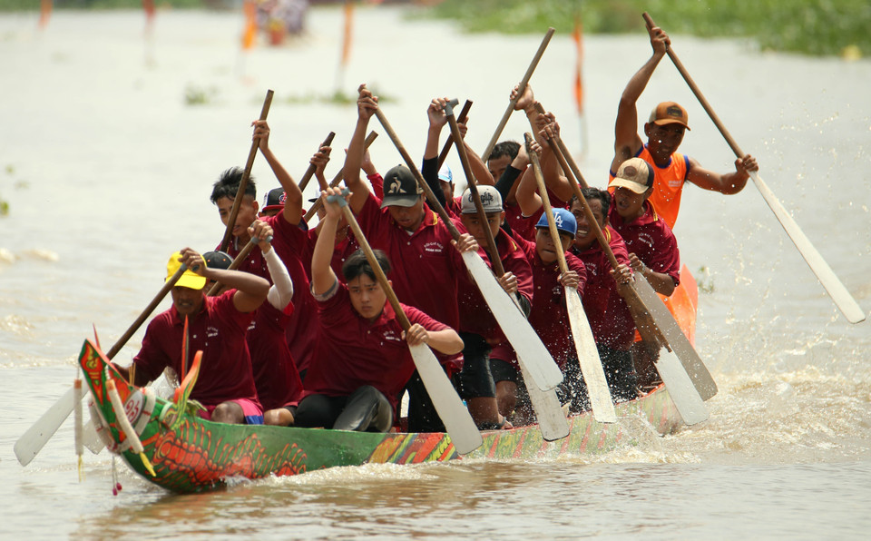 Giải đua chia làm 8 bảng thi đấu vòng tròn một lượt cự ly 500m để chọn đội nhất và nhì mỗi bảng vào vòng trong. (Ảnh: Duy Khương/TTXVN)