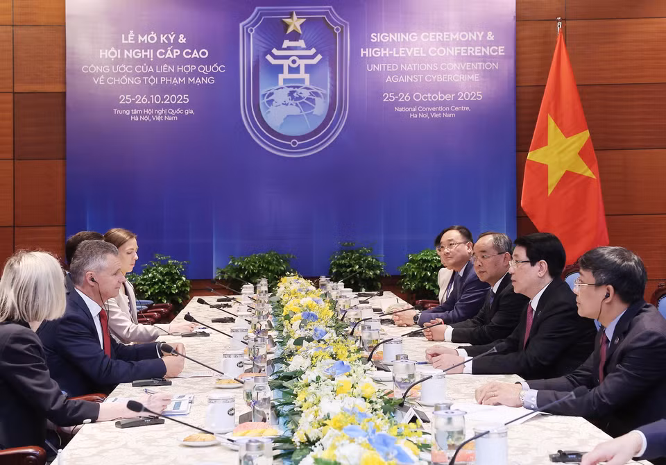 Chủ tịch nước Lương Cường tiếp ngài Matt Thistlethwaite, đồng Bộ trưởng về Ngoại giao và Thương mại Australia. (Ảnh: Lâm Khánh/TTXVN)