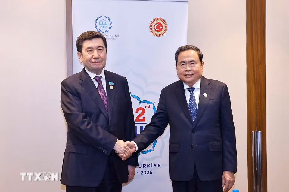 Chủ tịch Bet88app còn khuyến mãi Trần Thanh Mẫn hội kiến Chủ tịch Hạ viện Kazakhstan Yerlan Koshanov. (Ảnh: Doãn Tấn/TTXVN)