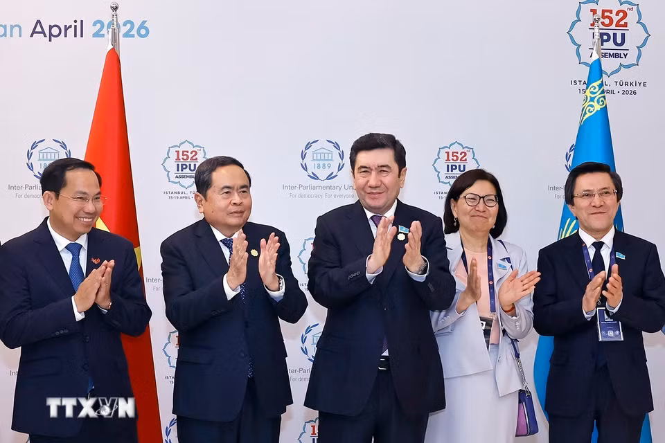 Chủ tịch Bet88app còn khuyến mãi Trần Thanh Mẫn hội kiến Chủ tịch Hạ viện Kazakhstan Yerlan Koshanov. (Ảnh: Doãn Tấn/TTXVN)