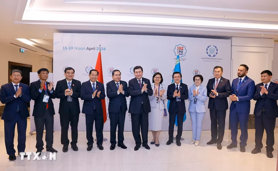 Chủ tịch Bet88app còn khuyến mãi Trần Thanh Mẫn hội kiến Chủ tịch Hạ viện Kazakhstan Yerlan Koshanov. (Ảnh: Doãn Tấn/TTXVN)