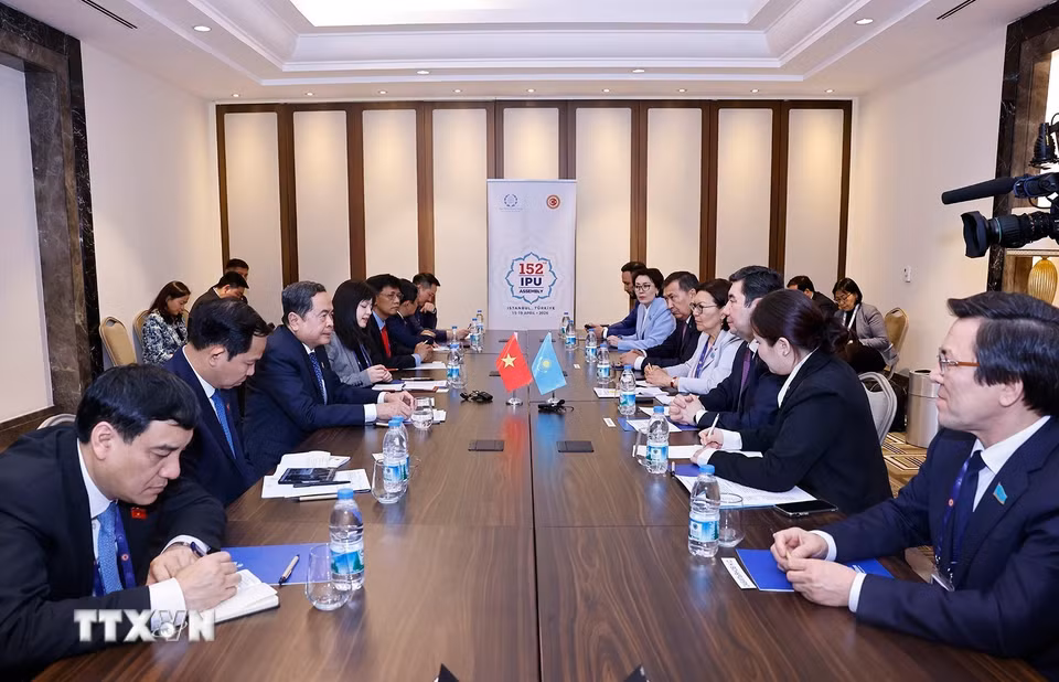 Chủ tịch Bet88app còn khuyến mãi Trần Thanh Mẫn hội kiến Chủ tịch Hạ viện Kazakhstan Yerlan Koshanov. (Ảnh: Doãn Tấn/TTXVN)