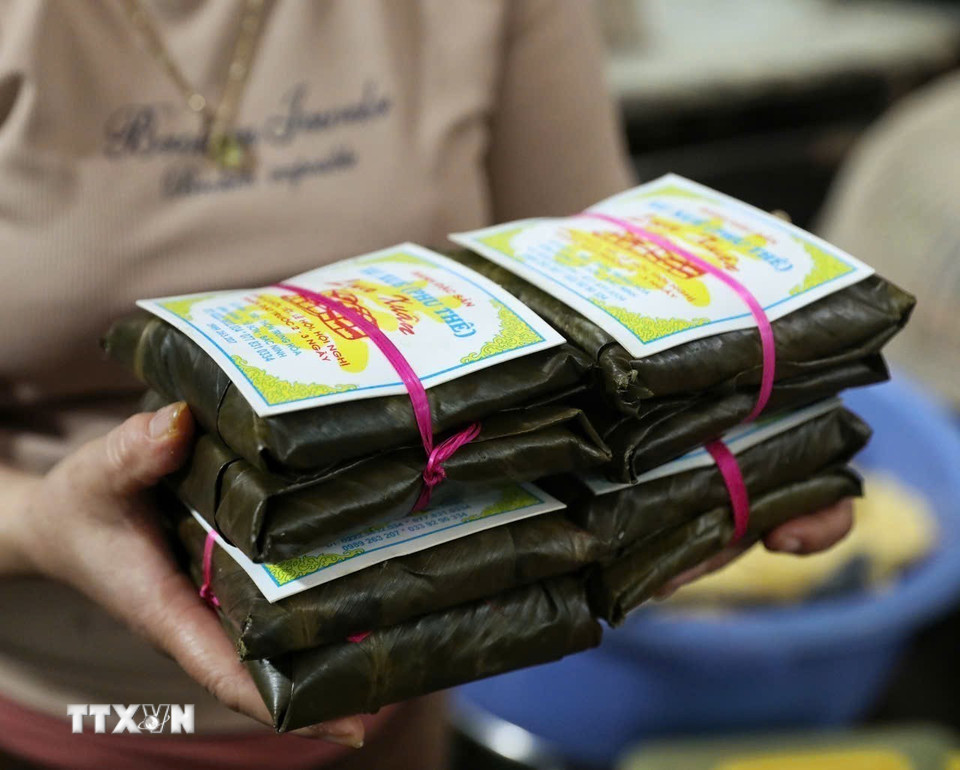 Bánh phu thê (còn gọi là bánh xu xê) từ lâu đã trở thành biểu tượng văn hóa của vùng Kinh Bắc. (Ảnh: Việt Hùng/TTXVN)