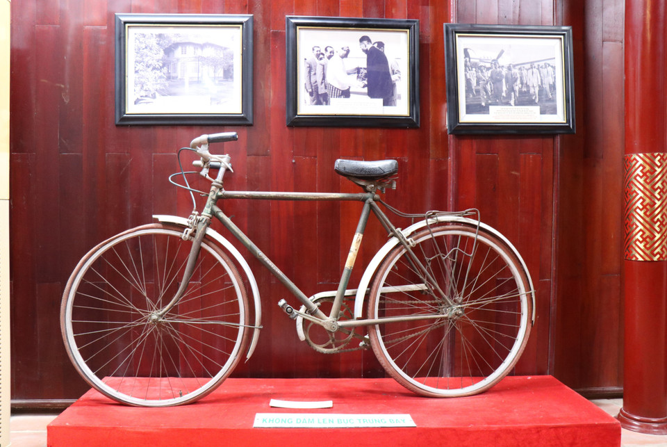 Chiếc xe đạp của Thủ tướng Phạm Văn Đồng được trưng bày tại Khu lưu niệm. (Ảnh: Phạm Cường/TTXVN)