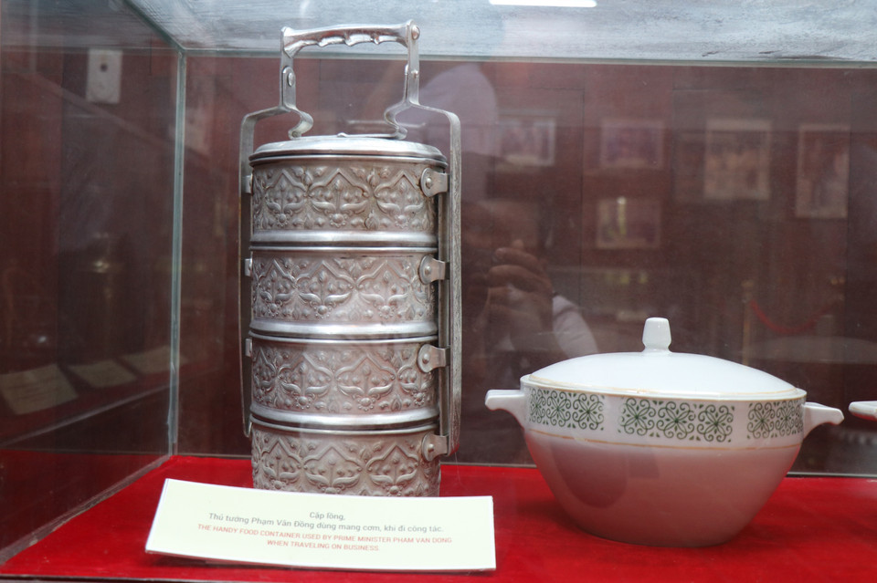 Cặp lồng đựng cơm Thủ tướng Phạm Văn Đồng thường mang theo khi đi công tác. (Ảnh: Phạm Cường/TTXVN)