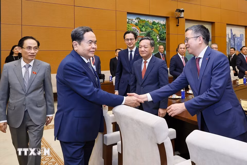 Chủ tịch Quốc hội Trần Thanh Mẫn gặp mặt lãnh đạo Bộ Ngoại giao, các đại sứ, trưởng cơ quan đại diện ngoại giao Việt Nam ở nước ngoài. (Ảnh: Doãn Tấn/TTXVN) ​