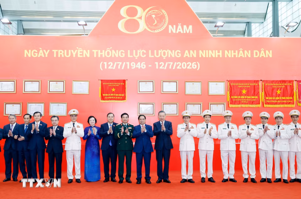 Tổng Bí thư, Chủ tịch nước Tô Lâm cùng các đồng chí lãnh đạo, nguyên lãnh đạo Đảng, Nhà nước đến dự Lễ kỷ niệm 80 năm Ngày truyền thống lực lượng An ninh nhân dân (12/7/1946-12/7/2026). (Ảnh: Thống Nhất/TTXVN)