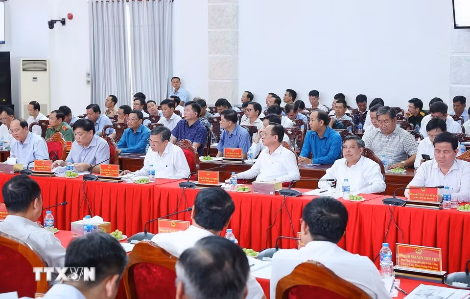 Đại diện các địa phương tham dự cuộc họp triển khai các dự án giao thông trọng điểm khu vực phía Nam. (Ảnh: Dương Giang/TTXVN)