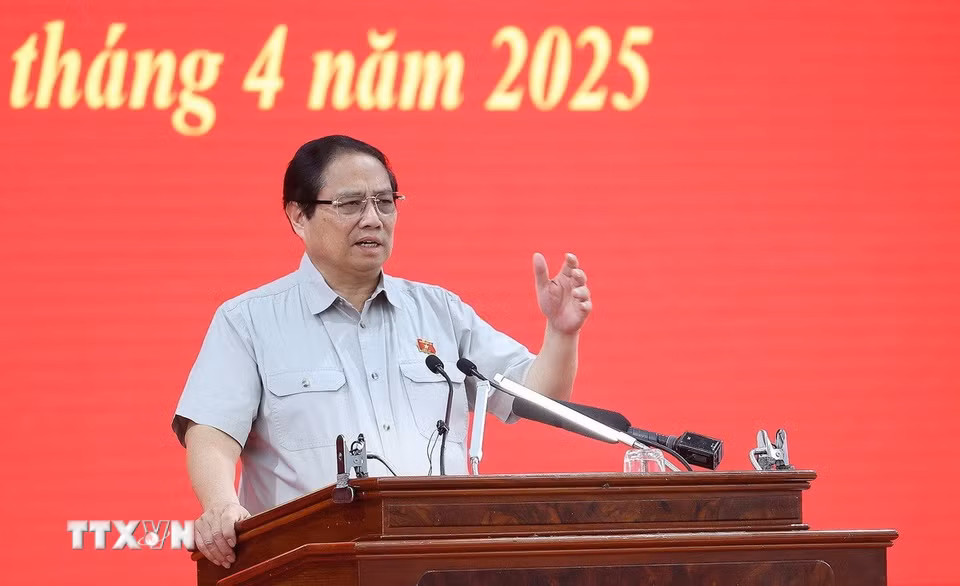 Thủ tướng Phạm Minh Chính nhấn mạnh giải quyết được 5 phương thức giao thông (đường bộ, hàng không, đường biển, đường sông, đường sắt) thì Đồng bằng sông Cửu Long thoát nghèo. (Ảnh: Dương Giang/TTXVN)