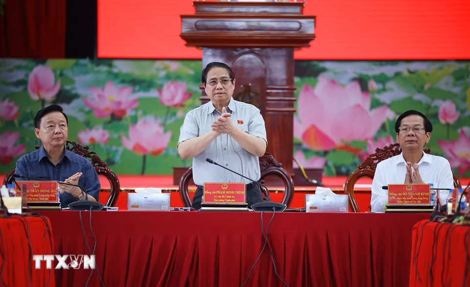 Thủ tướng Phạm Minh Chính chủ trì họp triển khai các dự án giao thông trọng điểm khu vực phía Nam. (Ảnh: Dương Giang/TTXVN)