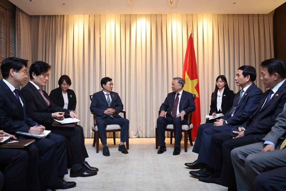 Tổng Bí thư Tô Lâm tiếp ông Ahn Gyu Back, Chủ tịch Nhóm Nghị sỹ hữu nghị Hàn Quốc-Việt Nam. (Ảnh: Thống Nhất/TTXVN)