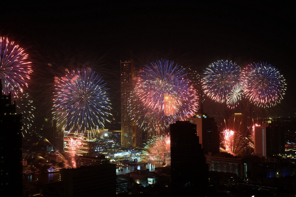 Màn pháo hoa rực rỡ mừng Năm mới 2025 tại thủ đô Bangkok, Thái Lan ngày 1/1/2025. (Ảnh: THX/TTXVN)