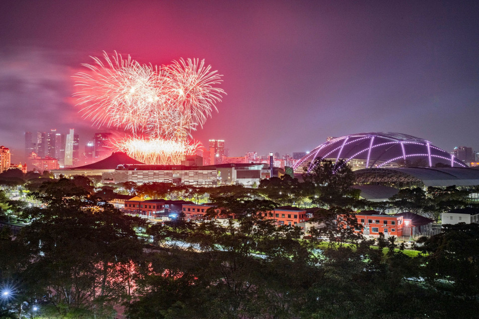Màn pháo hoa rực rỡ mừng Năm mới 2025 tại vịnh Kallang Basin, Singapore, ngày 1/1/2025. (Ảnh: THX/TTXVN)
