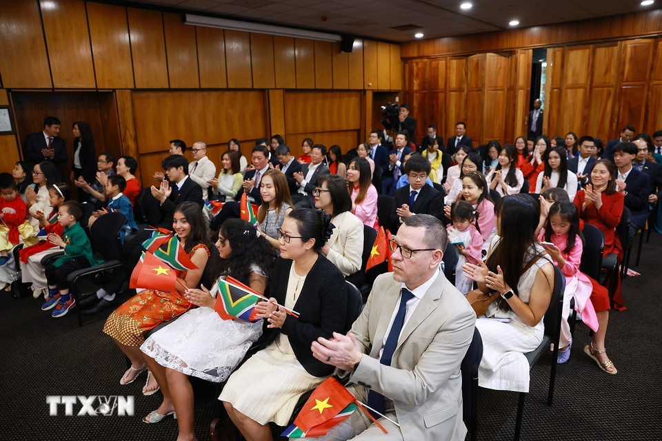 Cộng đồng người Việt Nam tại Nam Phi tham dự buổi gặp. (Ảnh: Dương Giang/TTXVN)