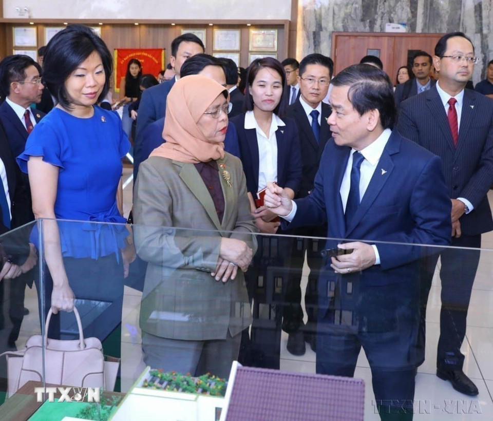 Tổng thống Cộng hòa Singapore Halimah Yacob đến thăm Khu Công nghiệp VSIP Bắc Ninh trong chuyến thăm cấp Nhà nước tới Việt Nam (18/10/2022). (Ảnh: Văn Điệp/TTXVN)