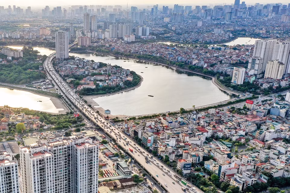 Quốc lộ 1A đoạn qua khu vực hồ Linh Đàm (đường Giải Phóng). (Ảnh: Trung Nguyên/TTXVN)