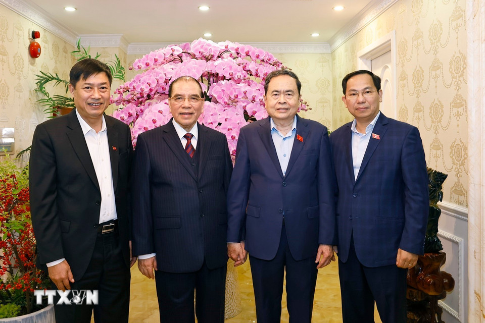 Chủ tịch Quốc hội Trần Thanh Mẫn thăm, chúc Tết nguyên Tổng Bí thư Nông Đức Mạnh. (Ảnh: Doãn Tấn/TTXVN)