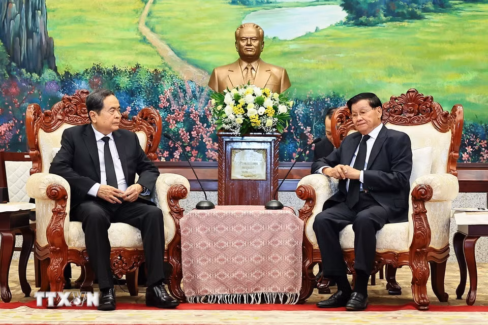 Chủ tịch Quốc hội Trần Thanh Mẫn hội kiến Tổng Bí thư, Chủ tịch nước Lào Thongloun Sisoulith. (Ảnh: Doãn Tấn/TTXVN)