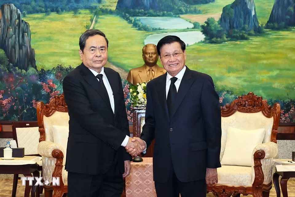 Chủ tịch Quốc hội Trần Thanh Mẫn hội kiến Tổng Bí thư, Chủ tịch nước Lào Thongloun Sisoulith. (Ảnh: Doãn Tấn/TTXVN)