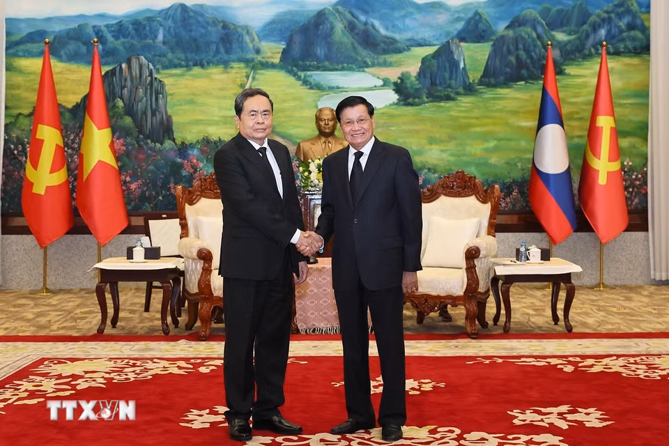 Chủ tịch Quốc hội Trần Thanh Mẫn hội kiến Tổng Bí thư, Chủ tịch nước Lào Thongloun Sisoulith. (Ảnh: Doãn Tấn/TTXVN)