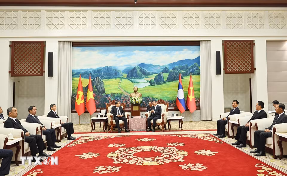 Chủ tịch Quốc hội Trần Thanh Mẫn hội kiến Tổng Bí thư, Chủ tịch nước Lào Thongloun Sisoulith. (Ảnh: Doãn Tấn/TTXVN)