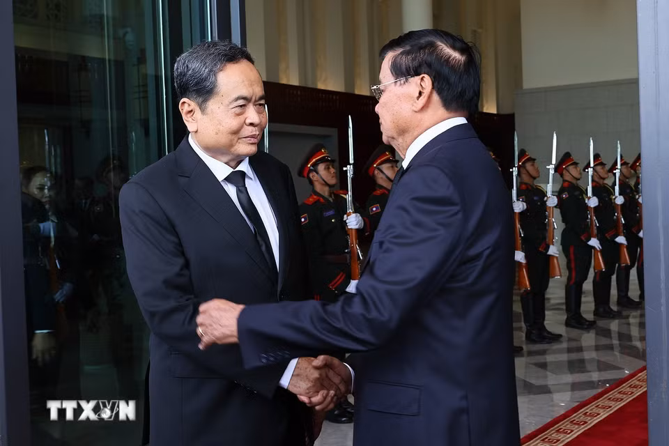Chủ tịch Quốc hội Trần Thanh Mẫn hội kiến Tổng Bí thư, Chủ tịch nước Lào Thongloun Sisoulith. (Ảnh: Doãn Tấn/TTXVN)