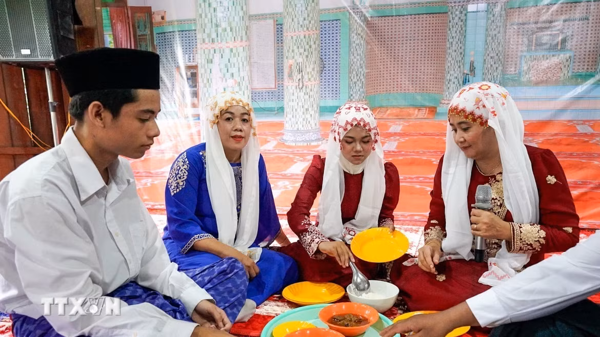 Độc đáo Tết Raya Aidil Fitri của đồng bào Chăm Islam An Giang