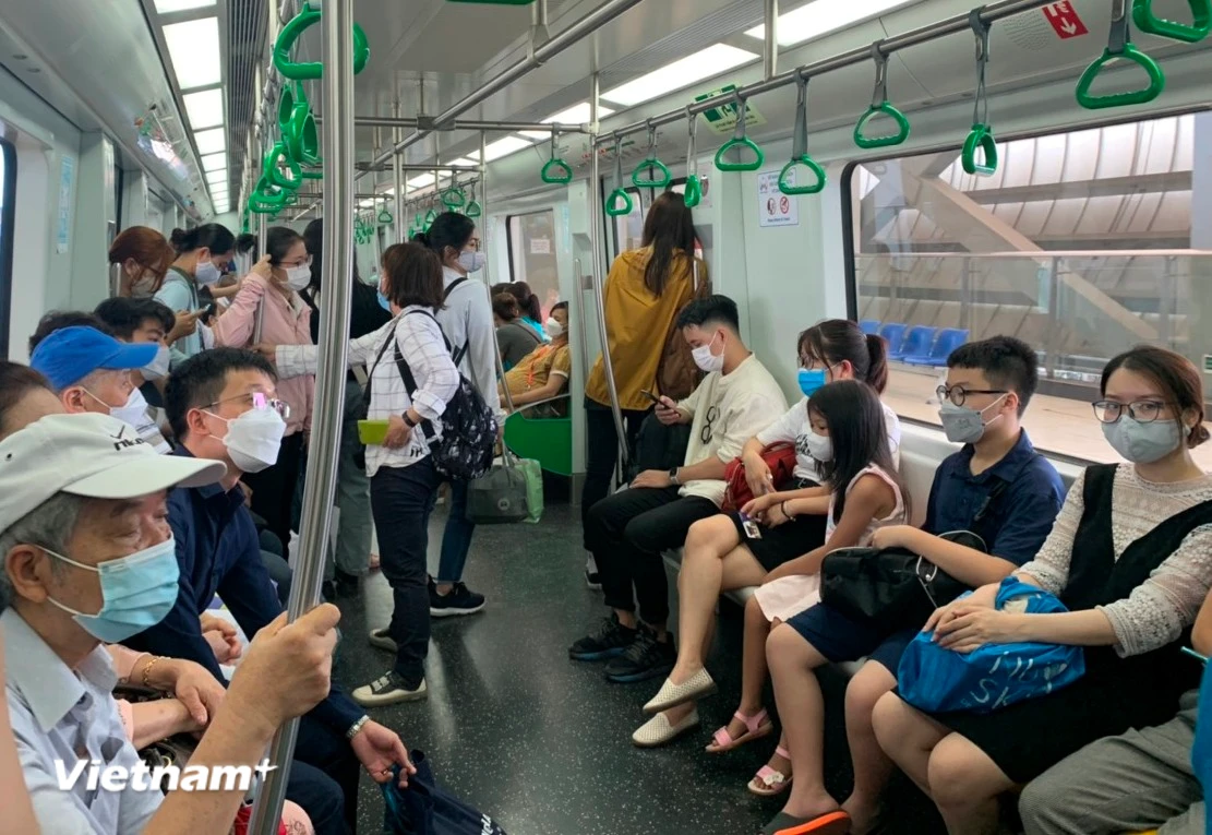 Hơn 243.000 lượt khách sử dụng tàu điện đô thị Hà Nội trong 9 ngày nghỉ Tết