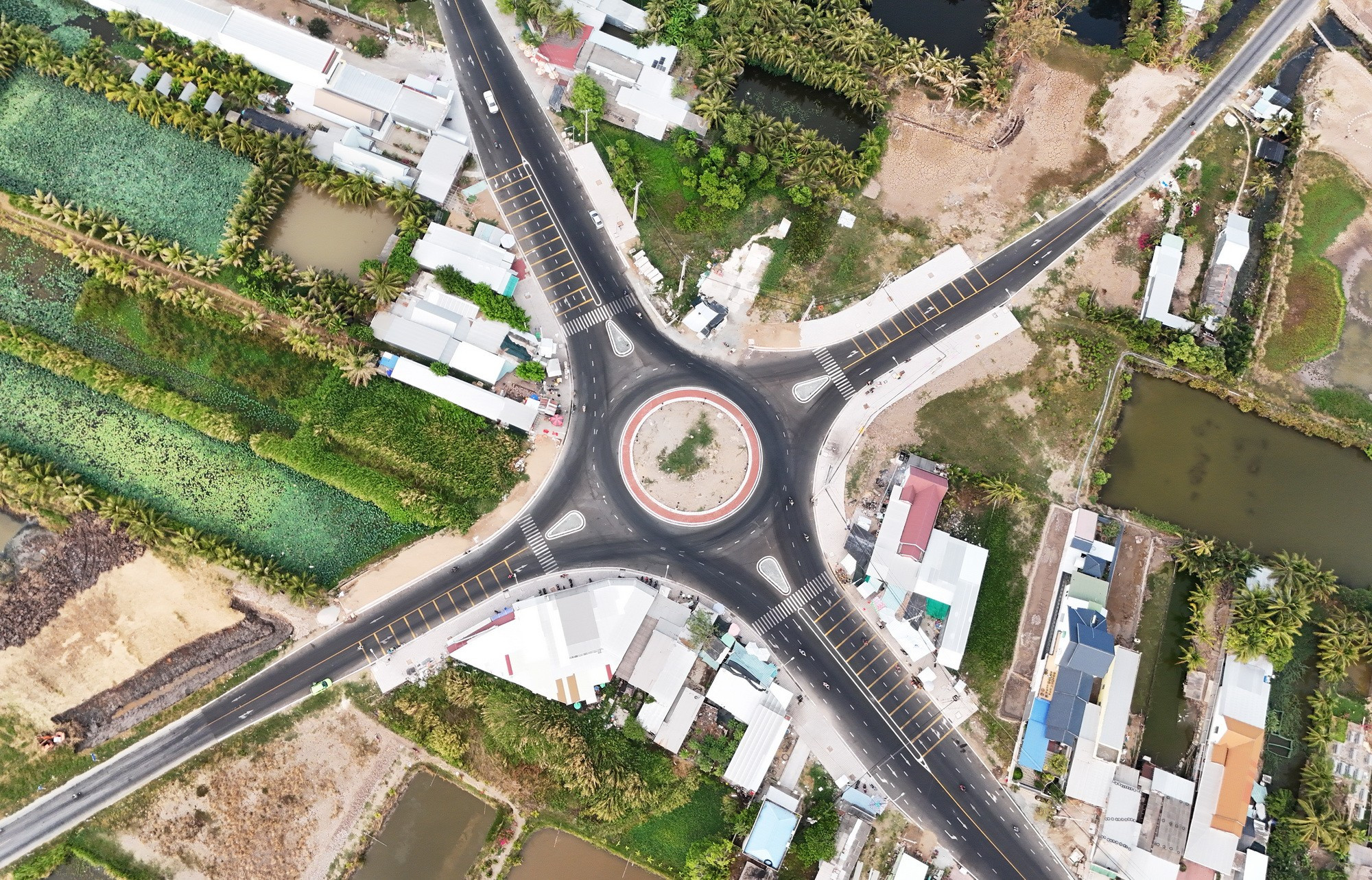 Các tuyến cao tốc trục Bắc-Nam tạo diện mạo mới cho hạ tầng giao thông Đồng bằng sông Cửu Long. (Ảnh: Hồng Đạt/TTXVN)