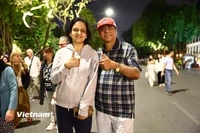 Hà Nội: Du khách nước ngoài hòa nhịp đón giao thừa cùng người Việt